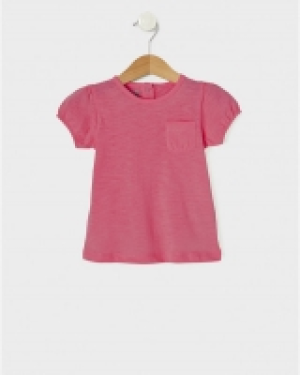 Camiseta b&aacute;sica bolsillo fucsia