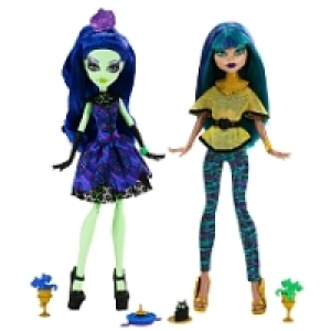 Toysrus  Monster High - Amanita Nightshade y Nefera de Nile