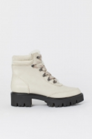  Botas con forro en peluche 29.99 €