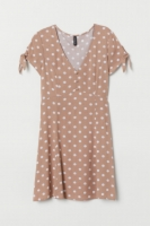  Vestido con escote de pico 14.99 €