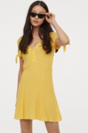  Vestido con escote de pico 11.99 €