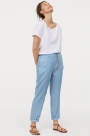  Pantalón con cinturón 17.99 €