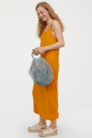  Vestido largo de punto 9.99 €