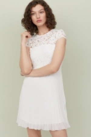  Vestido plisado de encaje 27.99 €