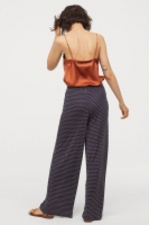  Pantalón amplio de punto 6.99 €
