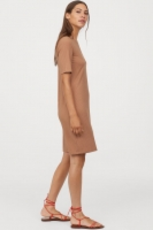  Vestido en punto de canalé 6.99 €