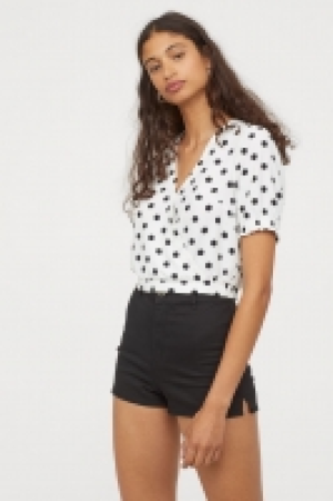  Blusa cruzada con lazada 11.99 €