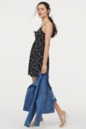  Vestido con nudo decorativo 9.99 €