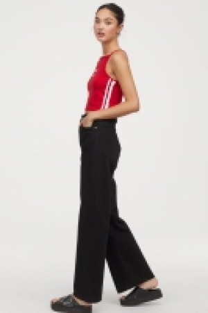  Top corto con tirantes 1.99 €