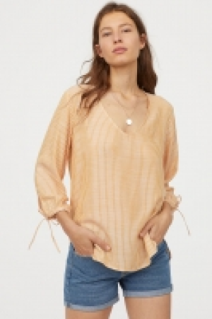  Blusa con escote de pico 9.99 €