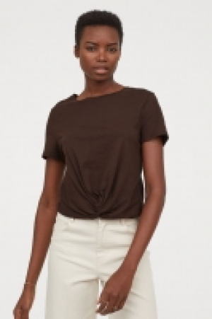  Camiseta con detalle de nudo 3.99 €