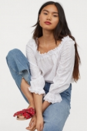  Blusa con bordado inglés 11.99 €