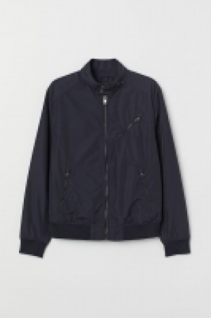  Cazadora bomber con nailon 25.99 €