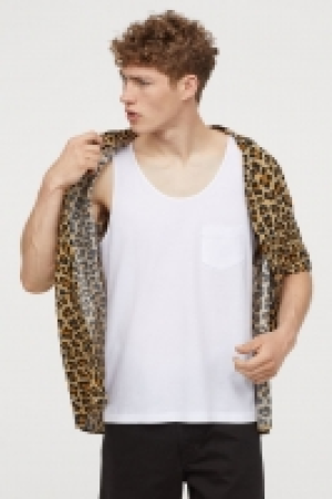  Camiseta con bolsillo superior 2.99 €