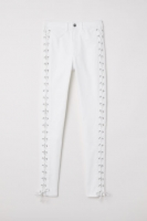  Pantalón de sarga con lazada 9.99 €