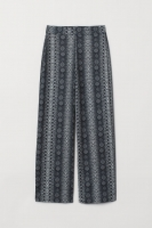  Pantalón amplio de punto 7.99 €