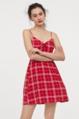  Vestido con nudo decorativo 6.99 €