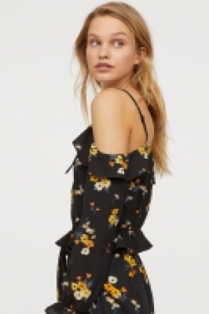  Blusa hombros cut-out 8.99 €