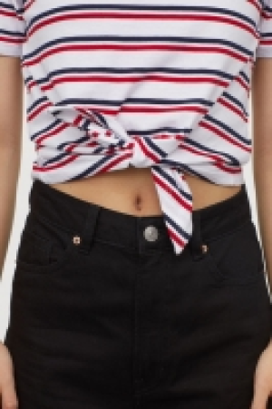  Camiseta corta con lazada 5.99 €