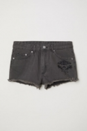  Vaquero corto con bordados 16.99 €