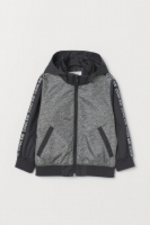  Chaqueta con capucha 13.99 €