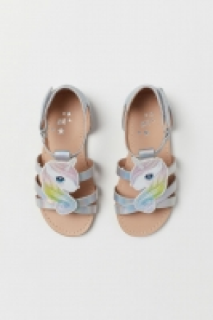 Sandalias con aplicación 7.99 €