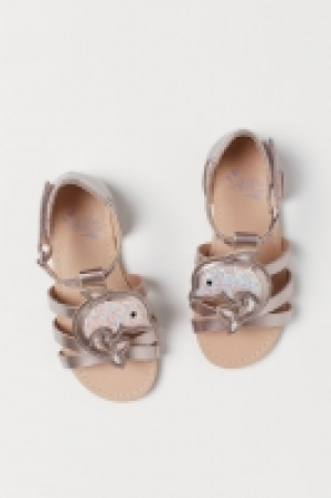  Sandalias con aplicación 6.99 €