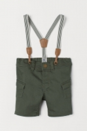  Pantalón corto con tirantes 8.99 €