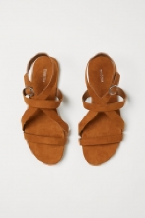  Sandalias de tiras 8.99 €