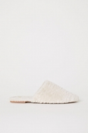  Sandalias en pelo sintético 9.99 €