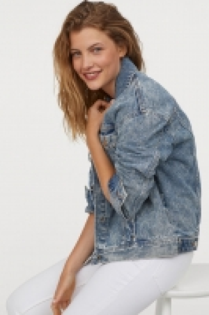  Cazadora vaquera boxy 14.99 €