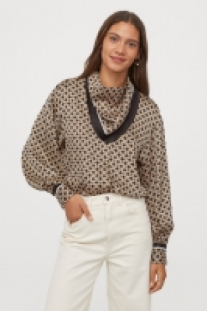  Blusa de satén con fular 17.99 €