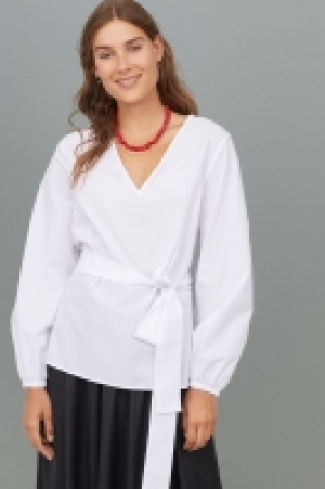  Blusa con cinturón de anudar 12.99 €