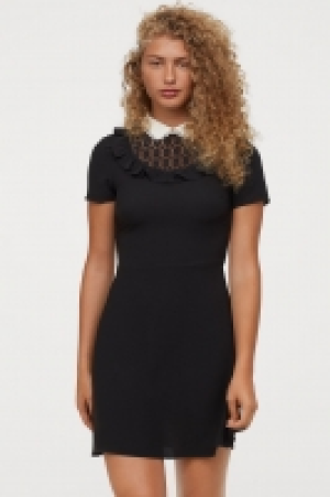  Vestido con encaje 14.99 €