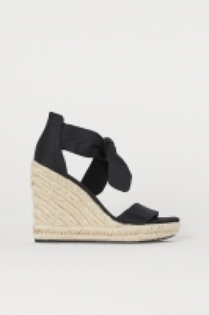  Sandalias de cuña 17.99 €