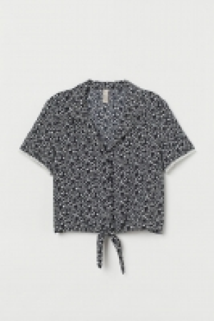  Blusa estampada con lazada 4.99 €