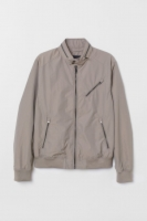  Cazadora bomber con nailon 11.99 €
