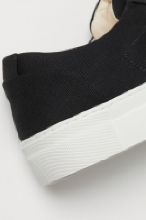  Zapatillas deportivas de lona 17.99 €