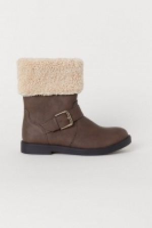  Botas con forro en peluche 18.99 €