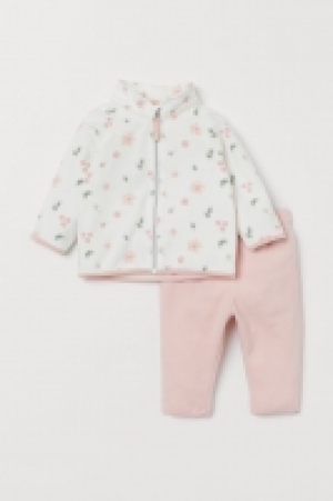  Chaqueta y pantalón en polar 8.99 €
