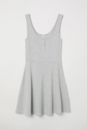  Vestido en punto de canalé 9.99 €