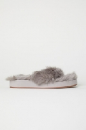  Sandalias en pelo sintético 17.99 €
