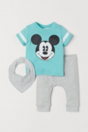  Camiseta y pantalón 10.99 €
