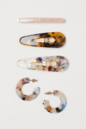  Pendientes y clips de pelo 6.99 €