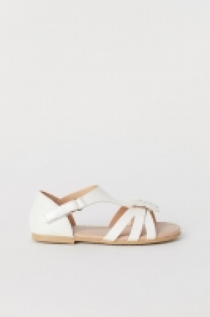 HM   Sandalias con mariposas