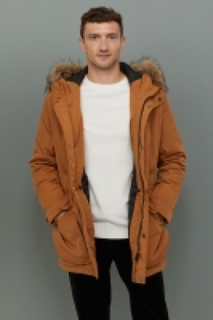  Parka acolchada con capucha 47.99 €