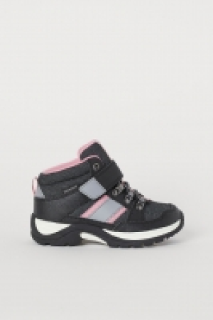  Deportivas altas impermeables 23.99 €