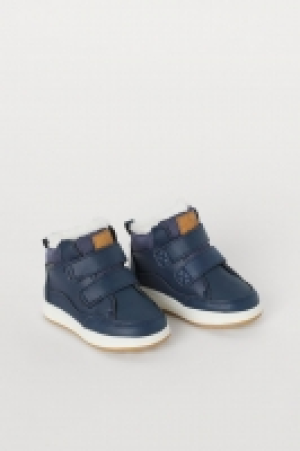  Deportivas altas impermeables 14.99 €