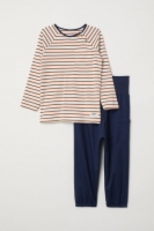 Camiseta y pantalón 6.99 €