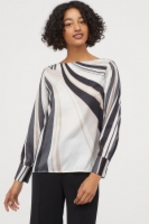  Blusa de satén escote barco 12.99 €
